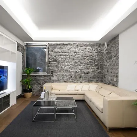 Sleeps 10 With Pool And Air Con Villa