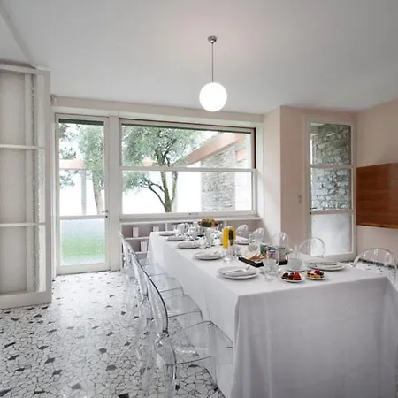 Sleeps 10 With Pool And Air Con