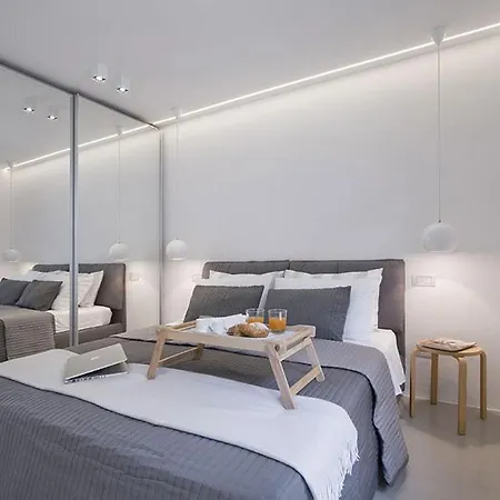 Sleeps 10 With Pool And Air Con Ossuccio