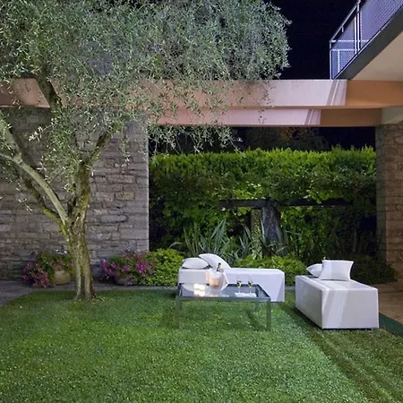 Villa Sleeps 10 With Pool And Air Con *